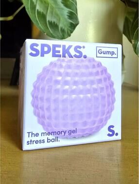 NIB Speks Surface Gump - Scale